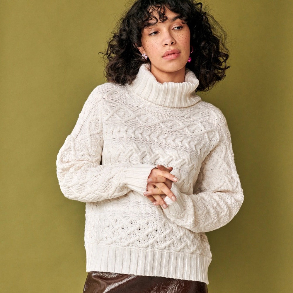Gigi Knitwear Cable Knit Turtleneck Sweater in Ivory (size M)